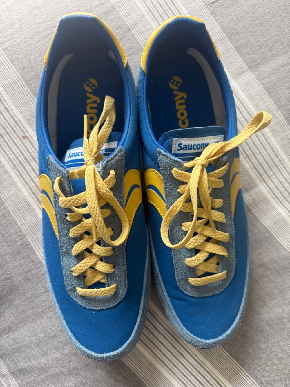 Saucony Men’s Blue and Yellow Retro Runner Sneakers